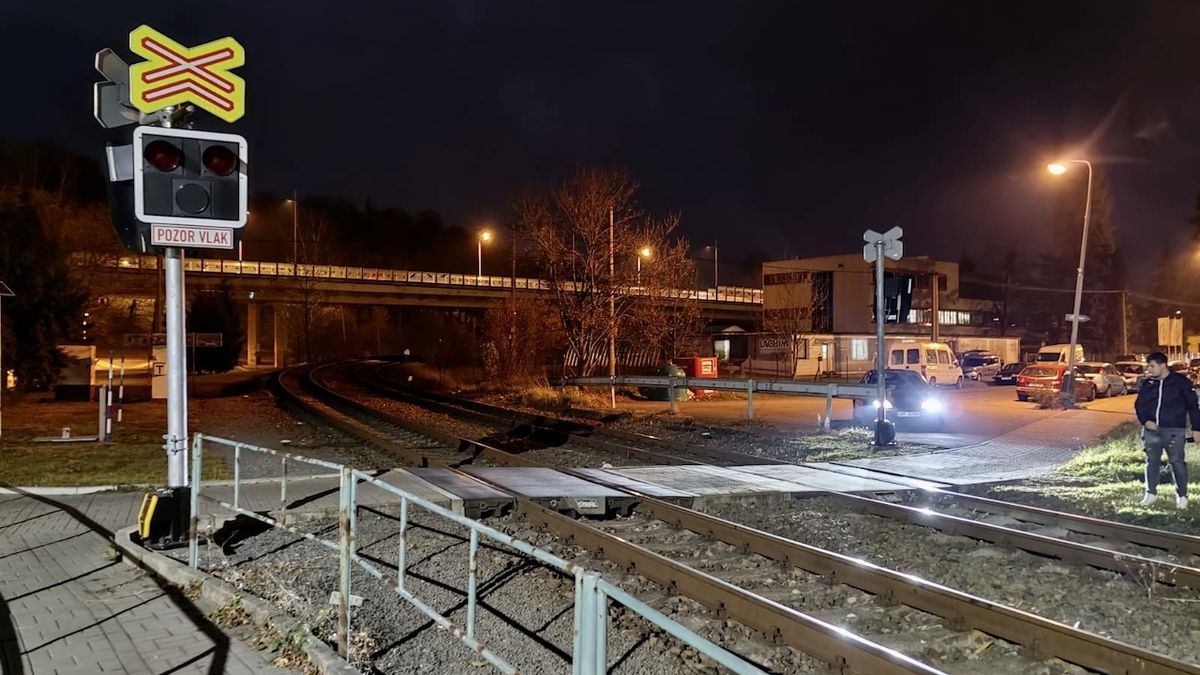 Vlak ve Valašském Meziříčí srazil dva chlapce. Jeden na místě zemřel